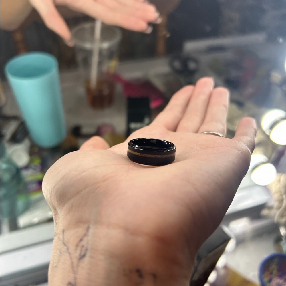 men’s size 9 wedding band